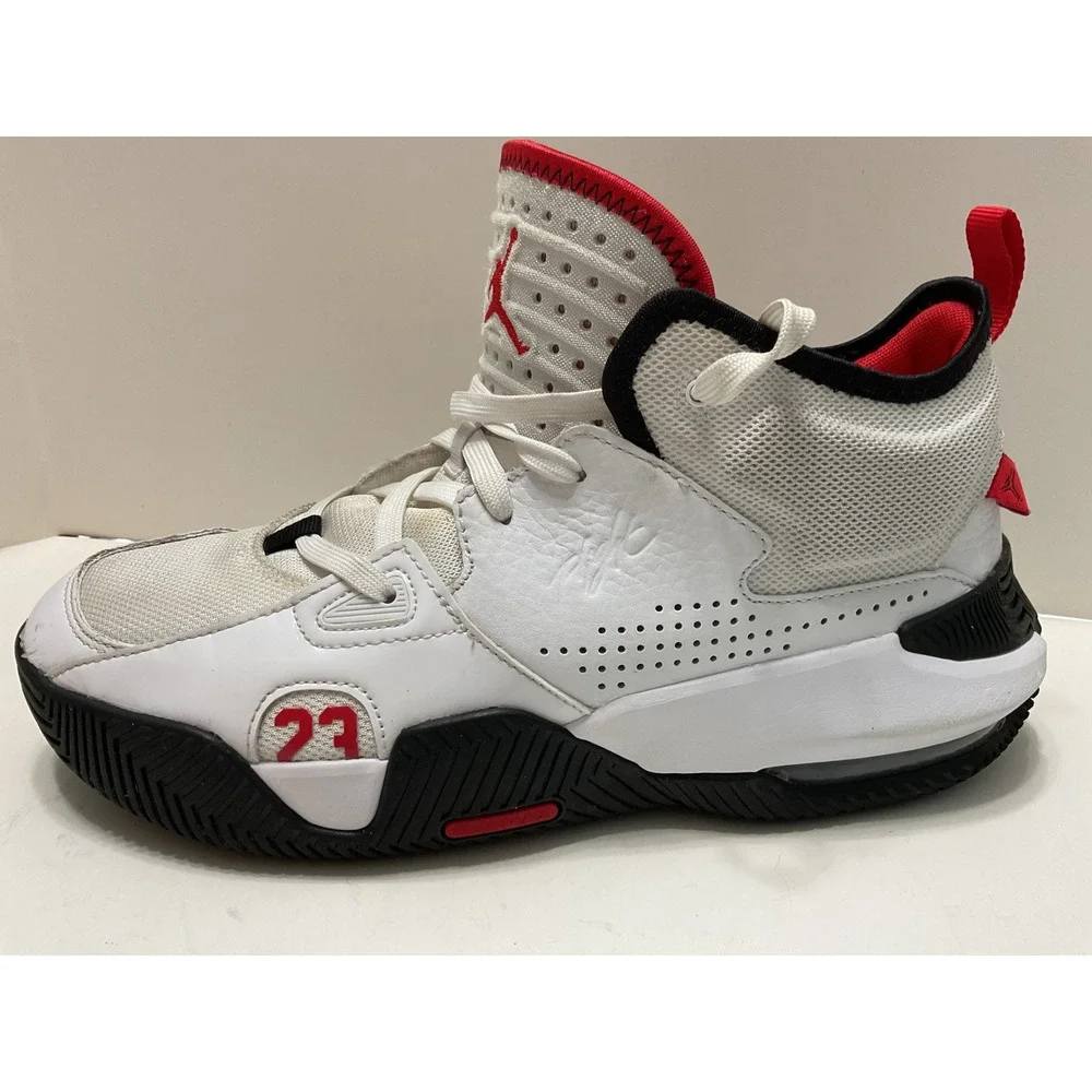 Jordan Max Aura 5 Mens White University Red Black Sneakers‎ DQ8401-106 Size 8.5